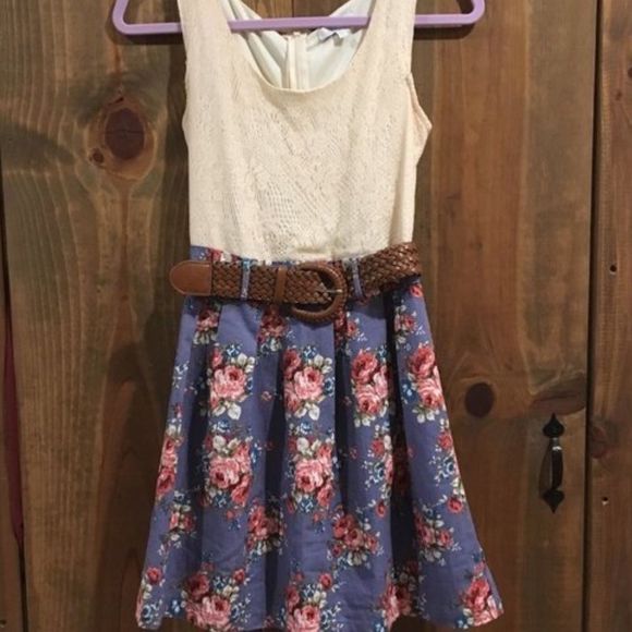 Delia's Juniors Womens Floral A-Line Dress with Lace Detail. Beautiful! - Picture 2 of 4